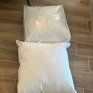 2  27x27 Pillow Insert- NWT